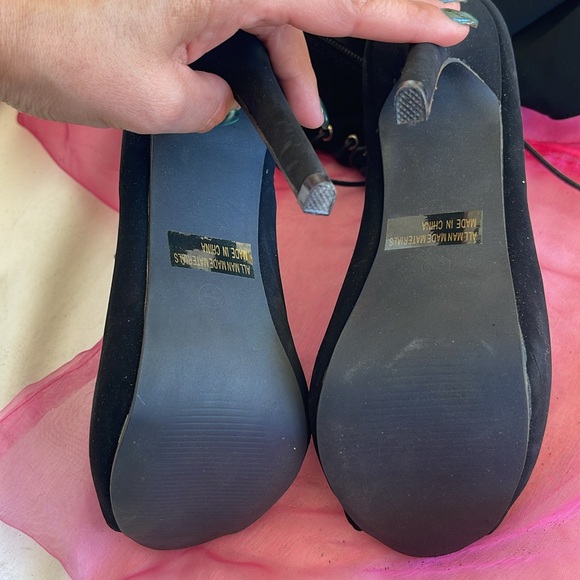 Glaze Black Lace-Up Women's Boots - Picture 5 of 7